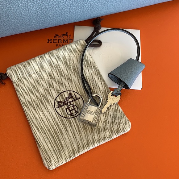 Hermes Victoria Elan 38cm Ceil light blue clemence leather shoulder bag new box - Picture 15 of 16